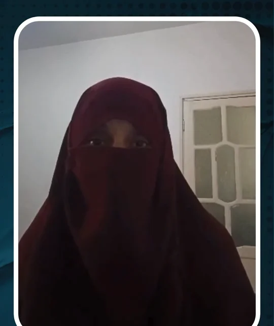 المتدربة بوطغان زهية من الجزائر أثناء تسجيل تجربتها